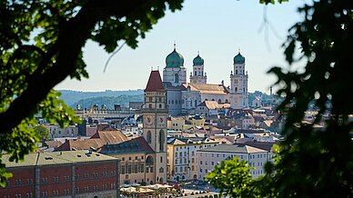 Der beste Entsorgungsfachbetrieb im Großraum Passau – Top 5 im Vergleich Der beste Entsorgungsfachbetrieb im Großraum Passau – Top 5 im Vergleich - Blick auf Passau